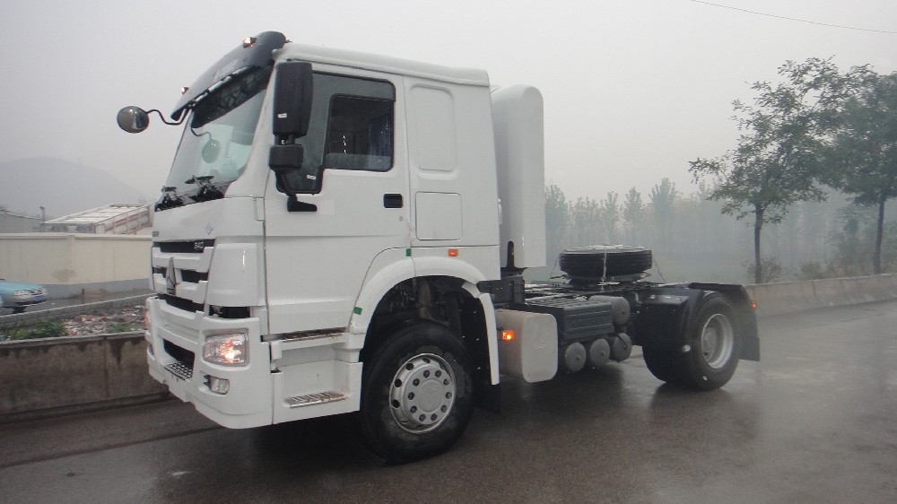 HOWO CNG  tractor truck 